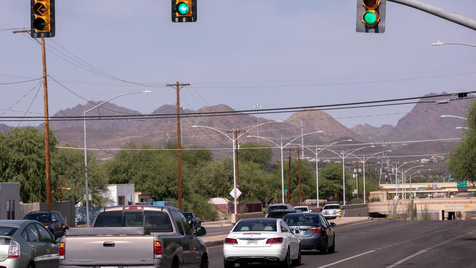 Road Runner: New flashing turn arrows installed in Tucson to protect pedestrians